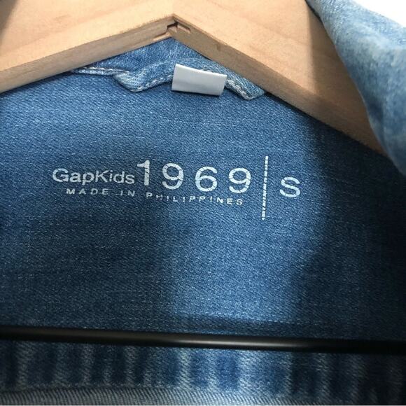 ❤️5/$25 SALE Gap Kids Crop Long Sleeve Blue Denim Button Snap Pocket Jean Jacket - Picture 6 of 8